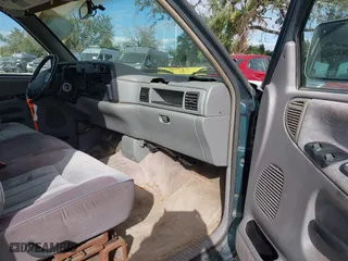 1996 Dodge Ram 1500 with VIN 3B7HC13Z3TG143986, listed as a IAAI auction lot 40826804 with 31,859 mi miles. Bid and sale history available at carsss.com. Image 5.