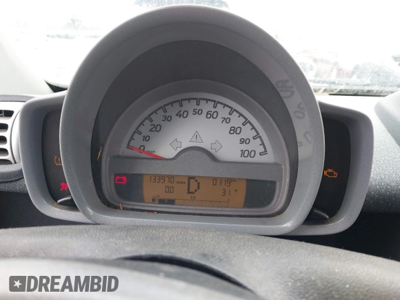 2008 Smart fortwo Pure z VIN WMEEJ31X58K163695, wystawiony jako IAAI lot #41967790 z przebiegiem 133 970 mil mil oraz . Historia ofert i sprzedaży dostępna na DreamBid. Obrazek 7.