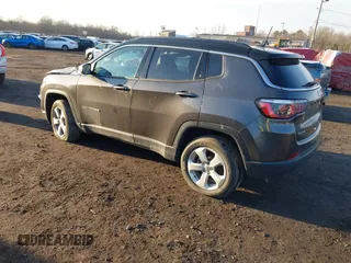 2019 Jeep Compass Latitude with VIN 3C4NJDBB8KT768355, listed as a IAAI auction lot 41480885 with 30,823 mi miles and . Bid and sale history available at carsss.com. Image 3.