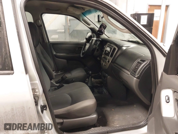 2003 Mazda Tribute DX with VIN 4F2YZ02B73KM43813, listed as a IAAI auction lot 41575708 with 202,214 mi miles and . Bid and sale history available at carsss.com. Image 5.