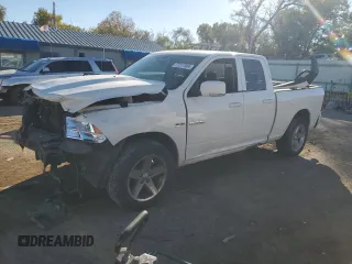 2009 Dodge 1500 Sport z VIN 1D3HV18TX9S724697, wystawiony jako Copart lot #77217304 z przebiegiem 179 736 mil mil oraz Szkoda całkowita • Salvage title. Historia ofert i sprzedaży dostępna na DreamBid. Obrazek 1.