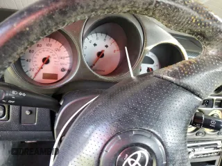 2000 Toyota MR2 z VIN JTDFR3201Y0005329, wystawiony jako Copart lot #75106494 z przebiegiem Nie podano mil oraz Szkoda całkowita • Salvage title. Historia ofert i sprzedaży dostępna na DreamBid. Obrazek 9.