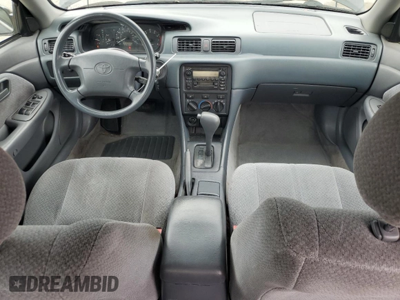 2000 Toyota Camry LE z VIN 4T1BF22K9YU949936, wystawiony jako Copart lot #54782815 z przebiegiem 239 139 mil mil oraz Szkoda całkowita • Salvage title. Historia ofert i sprzedaży dostępna na DreamBid. Obrazek 8.