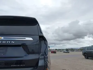 2023 Chevrolet Suburban Premier z VIN 1GNSKFKD2PR266705, wystawiony jako IAAI lot #42578313 z przebiegiem Nie podano mil oraz . Historia ofert i sprzedaży dostępna na DreamBid. Obrazek 6.