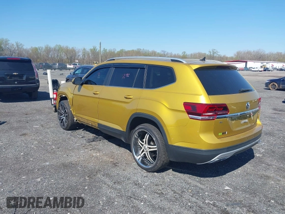 2018 Volkswagen Atlas SE with VIN 1V2KR2CA6JC535525, listed as a IAAI auction lot 41971141 with 62,514 mi miles and . Bid and sale history available at DreamBid. Image 3.