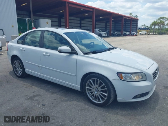 2010 Volvo S40 z VIN YV1382MS1A2502044, wystawiony jako IAAI lot #42189521 z przebiegiem 237 777 mil mil oraz . Historia ofert i sprzedaży dostępna na DreamBid. Obrazek 1.