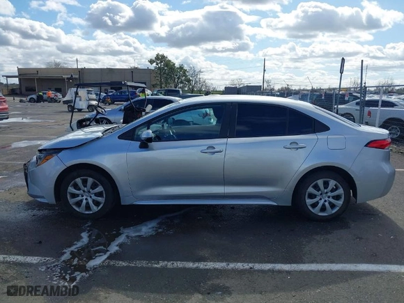 2022 Toyota Corolla LE with VIN 5YFEPMAE1NP340256, listed as a IAAI auction lot 41589794 with NaN miles. Bid and sale history available at carsss.com. Image 14.