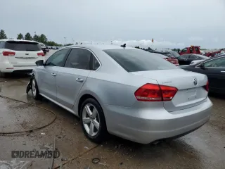 2012 Volkswagen Passat SE z VIN 1VWBH7A39CC027054, wystawiony jako Copart lot #62411324 z przebiegiem 93 729 mil mil oraz Szkoda całkowita • Salvage title. Historia ofert i sprzedaży dostępna na DreamBid. Obrazek 2.