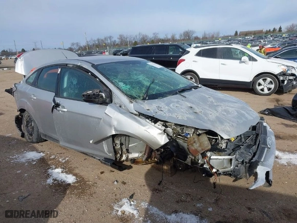 2012 Ford Focus SE with VIN 1FAHP3F21CL420948, listed as a IAAI auction lot 41271475 with 83,552 mi miles. Bid and sale history available at carsss.com. Image 1.