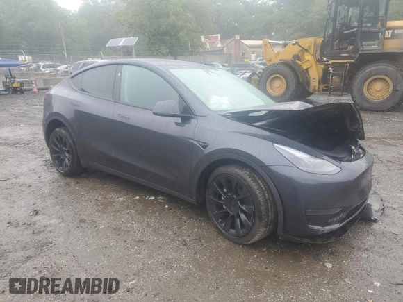 2024 Tesla Model Y z VIN 7SAYGDEDXRF076893, wystawiony jako Copart lot #57966515 z przebiegiem 9 200 mil mil oraz Szkoda całkowita • Salvage title. Historia ofert i sprzedaży dostępna na DreamBid. Obrazek 4.