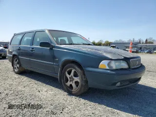 1998 Volvo V70 T5 with VIN YV1LW5346W2383926, listed as a Copart auction lot 48811945 with Not provided miles and Clean title. Bid and sale history available at DreamBid. Image 4.