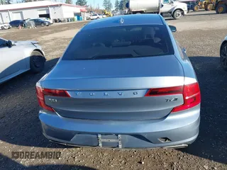 2017 Volvo S90 Momentum with VIN YV1A22MK0H1014633, listed as a IAAI auction lot 41266677 with 46,470 mi miles. Bid and sale history available at carsss.com. Image 17.