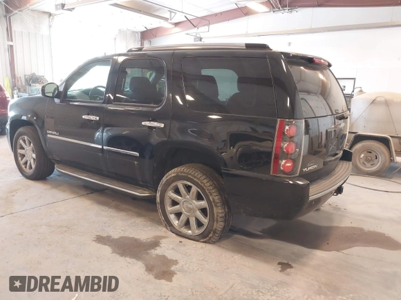 2013 GMC Yukon Denali with VIN 1GKS2EEF2DR221845, listed as a IAAI auction lot 42148383 with 226,367 mi miles. Bid and sale history available at carsss.com. Image 3.