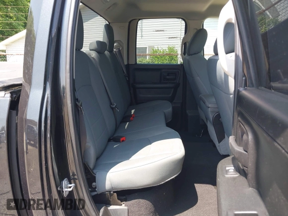 2018 Ram 1500 Express z VIN 1C6RR7FT9JS290131, wystawiony jako IAAI lot #42377820 z przebiegiem 56 442 mil mil oraz . Historia ofert i sprzedaży dostępna na DreamBid. Obrazek 8.