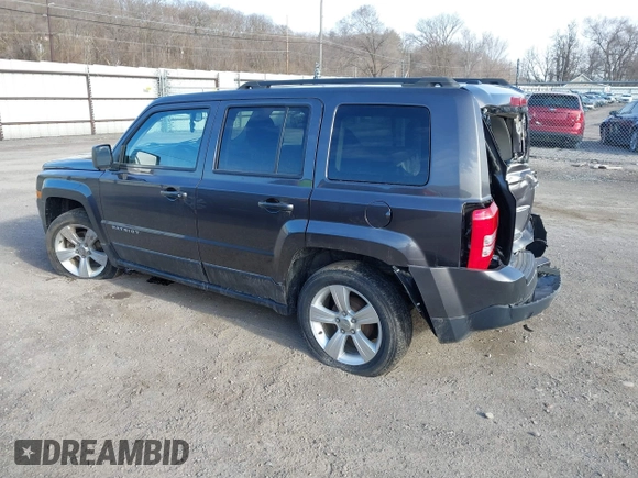 2016 Jeep Patriot High Altitude z VIN 1C4NJPFA5GD543228, wystawiony jako IAAI lot #41790893 z przebiegiem 109 949 mil mil oraz . Historia ofert i sprzedaży dostępna na DreamBid. Obrazek 3.