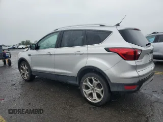 2019 Ford Escape Titanium z VIN 1FMCU9J99KUB44026, wystawiony jako Copart lot #58495855 z przebiegiem 106 361 mil mil oraz Szkoda całkowita • Salvage title. Historia ofert i sprzedaży dostępna na DreamBid. Obrazek 2.
