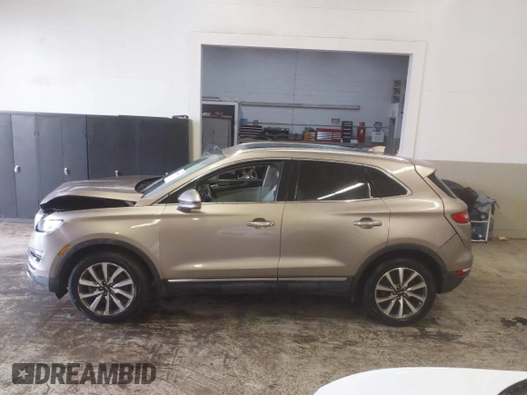 2019 Lincoln MKC Reserve with VIN 5LMTJ3DH4KUL20647, listed as a IAAI auction lot 41868447 with 64,403 mi miles and . Bid and sale history available at DreamBid. Image 13.