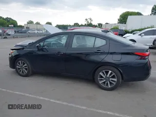 2025 Nissan Versa SV z VIN 3N1CN8EV5SL818284, wystawiony jako IAAI lot #42374797 z przebiegiem 7 800 mil mil oraz . Historia ofert i sprzedaży dostępna na DreamBid. Obrazek 14.