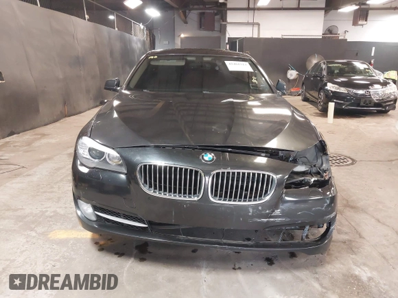 2011 BMW 5 Series 535i xDrive z VIN WBAFU7C50BC779011, wystawiony jako IAAI lot #42461512 z przebiegiem 136 980 mil mil oraz . Historia ofert i sprzedaży dostępna na DreamBid. Obrazek 13.