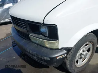 2005 Chevrolet Astro Cargo Van with VIN 1GCDM19X65B103835, listed as a IAAI auction lot 41619441 with 166,029 mi miles. Bid and sale history available at carsss.com. Image 6.