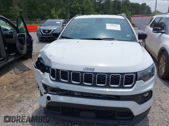 2024 Jeep Compass Latitude with VIN 3C4NJDBNXRT119192, listed as a IAAI auction lot 42191433 with 29,075 mi miles and . Bid and sale history available at carsss.com. Image 6.