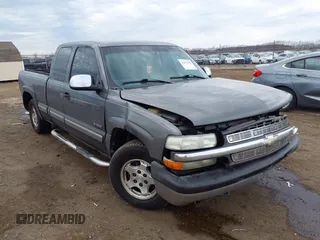 2001 Chevrolet Silverado 1500 LS with VIN 2GCEC19T511176550, listed as a IAAI auction lot 41672634 with 261,978 mi miles. Bid and sale history available at carsss.com. Image 1.