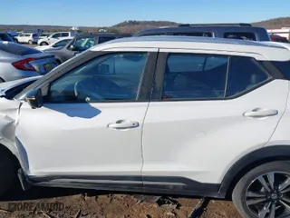 2019 Nissan Kicks S with VIN 3N1CP5CU5KL509370, listed as a IAAI auction lot 41728727 with 100,940 mi miles. Bid and sale history available at carsss.com. Image 15.