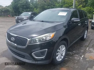 2017 Kia Sorento LX z VIN 5XYPG4A32HG265440, wystawiony jako IAAI lot #42480509 z przebiegiem 196 713 mil mil oraz . Historia ofert i sprzedaży dostępna na DreamBid. Obrazek 2.
