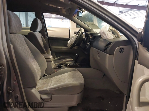 2004 Kia Sorento LX with VIN KNDJC733545251146, listed as a IAAI auction lot 41588725 with 139,571 mi miles. Bid and sale history available at carsss.com. Image 5.