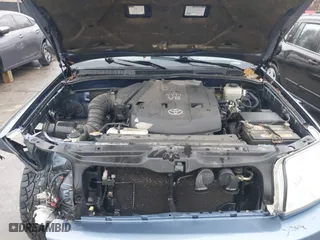 2005 Toyota 4Runner SR5 with VIN JTEBU14R658050952, listed as a IAAI auction lot 41188739 with 255,359 mi miles. Bid and sale history available at carsss.com. Image 10.