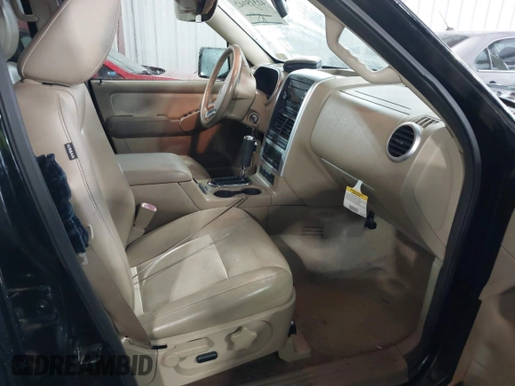2010 Mercury Mountaineer Premier z VIN 4M2EN3JE6AUJ04564, wystawiony jako IAAI lot #41315942 z przebiegiem 125 981 mil mil oraz . Historia ofert i sprzedaży dostępna na DreamBid. Obrazek 5.