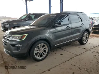 2018 Ford Explorer XLT z VIN 1FM5K7D85JGA81008, wystawiony jako Copart lot #57784205 z przebiegiem 68 311 mil mil oraz Szkody całkowita. Historia ofert i sprzedaży dostępna na DreamBid. Obrazek 1.