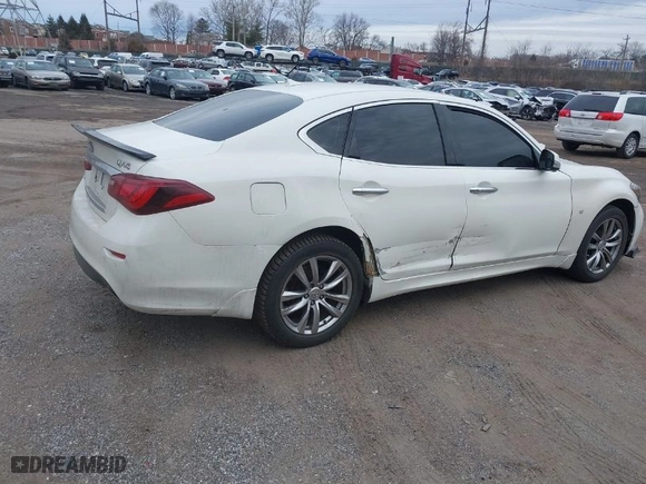 2016 Infiniti Q70 with VIN JN1BY1AR8GM270331, listed as a IAAI auction lot 41497630 with 93,922 mi miles. Bid and sale history available at carsss.com. Image 4.