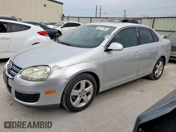 2008 Volkswagen Jetta SE z VIN 3VWRM71K98M063043, wystawiony jako Copart lot #50171755 z przebiegiem 151 740 mil mil oraz Szkoda całkowita • Salvage title. Historia ofert i sprzedaży dostępna na DreamBid. Obrazek 1.
