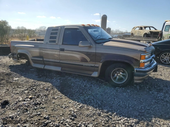 1997 Chevrolet C/K 1500 with VIN 2GBEC19R9V1102904, listed as a Copart auction lot 41882705 with 171,869 mi miles and Salvage Title. Bid and sale history available at carsss.com. Image 4.