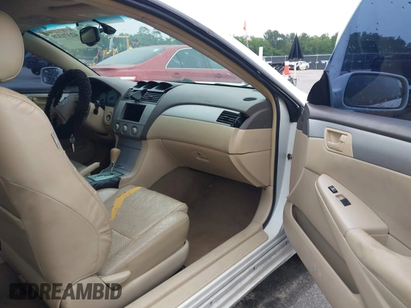 2004 Toyota Solara SE z VIN 4T1CE38P34U790082, wystawiony jako IAAI lot #42371328 z przebiegiem 289 301 mil mil oraz . Historia ofert i sprzedaży dostępna na DreamBid. Obrazek 5.