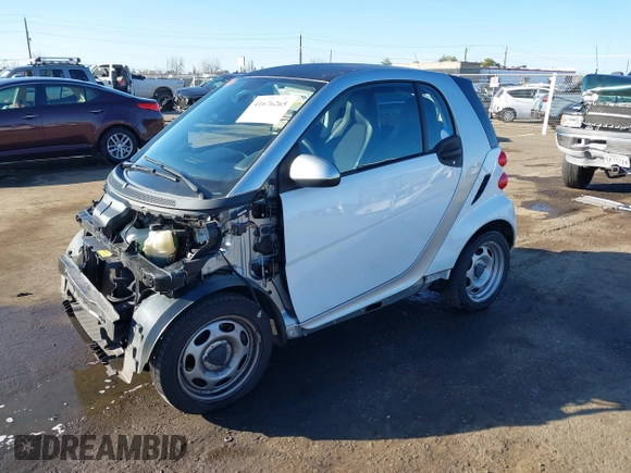 2015 Smart fortwo Passion z VIN WMEEJ3BA7FK805194, wystawiony jako IAAI lot #41676265 z przebiegiem 47 096 mil mil oraz . Historia ofert i sprzedaży dostępna na DreamBid. Obrazek 18.
