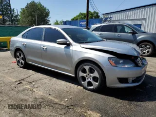 2013 Volkswagen Passat S z VIN 1VWAP7A31DC061392, wystawiony jako Copart lot #60318015 z przebiegiem 102 563 mil mil oraz Szkoda całkowita • Salvage title. Historia ofert i sprzedaży dostępna na DreamBid. Obrazek 4.