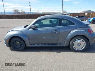 2018 Volkswagen Beetle SE with VIN 3VWJD7AT2JM710412, listed as a IAAI auction lot 41868455 with 1 mi miles. Bid and sale history available at carsss.com. Image 15.