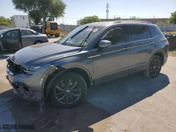 2022 Volkswagen Tiguan SE with VIN 3VV3B7AX8NM095733, listed as a Copart auction lot 50106095 with 18,368 mi miles and Salvage Title. Bid and sale history available at carsss.com. Image 1.