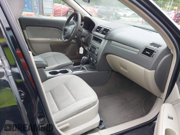 2012 Ford Fusion SE z VIN 3FAHP0HG7CR118766, wystawiony jako IAAI lot #42299997 z przebiegiem 130 915 mil mil oraz . Historia ofert i sprzedaży dostępna na DreamBid. Obrazek 5.