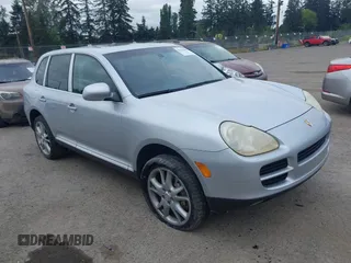 2004 Porsche Cayenne S z VIN WP1AB29P74LA76330, wystawiony jako IAAI lot #42236681 z przebiegiem 164 095 mil mil oraz . Historia ofert i sprzedaży dostępna na DreamBid. Obrazek 1.
