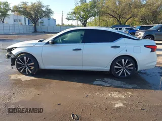 2020 Nissan Altima 2.5 SR with VIN 1N4BL4CV6LC261124, listed as a IAAI auction lot 41771341 with 102,289 mi miles. Bid and sale history available at carsss.com. Image 15.