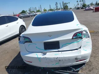 2023 Tesla Model 3 z VIN 5YJ3E1EA5PF517893, wystawiony jako IAAI lot #42515181 z przebiegiem 38 538 mil mil oraz . Historia ofert i sprzedaży dostępna na DreamBid. Obrazek 17.