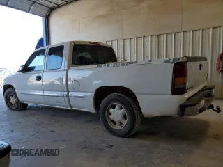 2000 GMC New Sierra 1500 SL with VIN 2GTEC19V1Y1331705, listed as a Copart auction lot 43594875 with 318,533 mi miles and Clean Title. Bid and sale history available at carsss.com. Image 2.