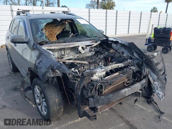 2019 Jeep Cherokee Latitude Plus z VIN 1C4PJLLB6KD469762, wystawiony jako IAAI lot #41621194 z przebiegiem Nie podano mil oraz . Historia ofert i sprzedaży dostępna na DreamBid. Obrazek 6.