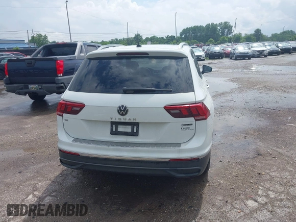 2022 Volkswagen Tiguan SE z VIN 3VV2B7AX0NM079702, wystawiony jako IAAI lot #42600950 z przebiegiem 91 826 mil mil oraz . Historia ofert i sprzedaży dostępna na DreamBid. Obrazek 16.