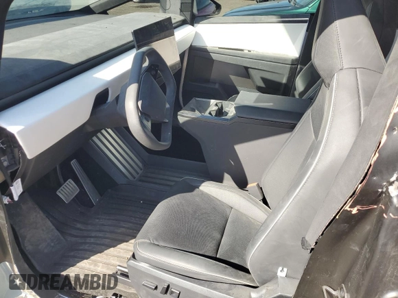 2024 Tesla Cybertruck Cyberbeast z VIN 7G2CEHEEXRA017494, wystawiony jako Copart lot #48149135 z przebiegiem 6883 mil mil oraz Szkody całkowita. Historia ofert i sprzedaży dostępna na DreamBid. Obrazek 7.