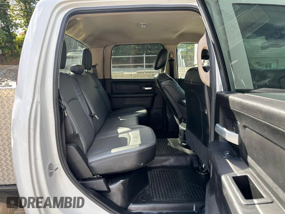 2019 Ram 5500 Tradesman z VIN 3C7WRNFL3KG591571, wystawiony jako Copart lot #74777324 z przebiegiem 157 912 mil mil oraz Czysty tytuł • Clean title. Historia ofert i sprzedaży dostępna na DreamBid. Obrazek 9.