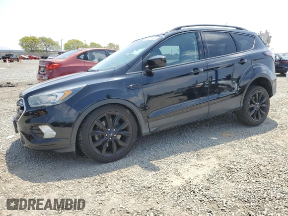 2017 Ford Escape SE z VIN 1FMCU0G92HUD20328, wystawiony jako Copart lot #55181485 z przebiegiem Nie podano mil oraz Szkoda całkowita • Salvage title. Historia ofert i sprzedaży dostępna na DreamBid. Obrazek 1.